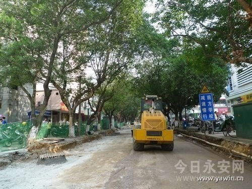 城區(qū)主干道瀝青路面改造工程進(jìn)展迅速