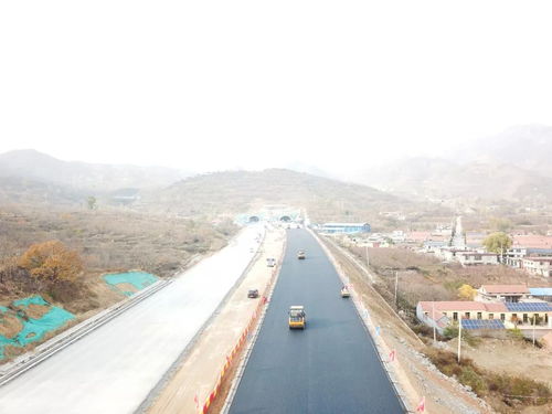 濟(jì)泰高速公路長(zhǎng)城嶺隧道順利貫通