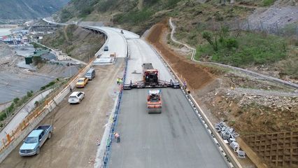 沿江高速金寧段開(kāi)啟路面工程施工